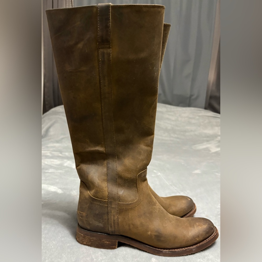 Justin Boots Cream Leather Design